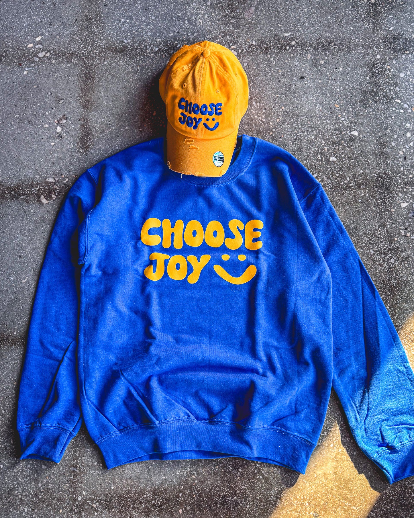 Choose Joy Adult Sweatshirt & Gold Distressed Hat Bundle