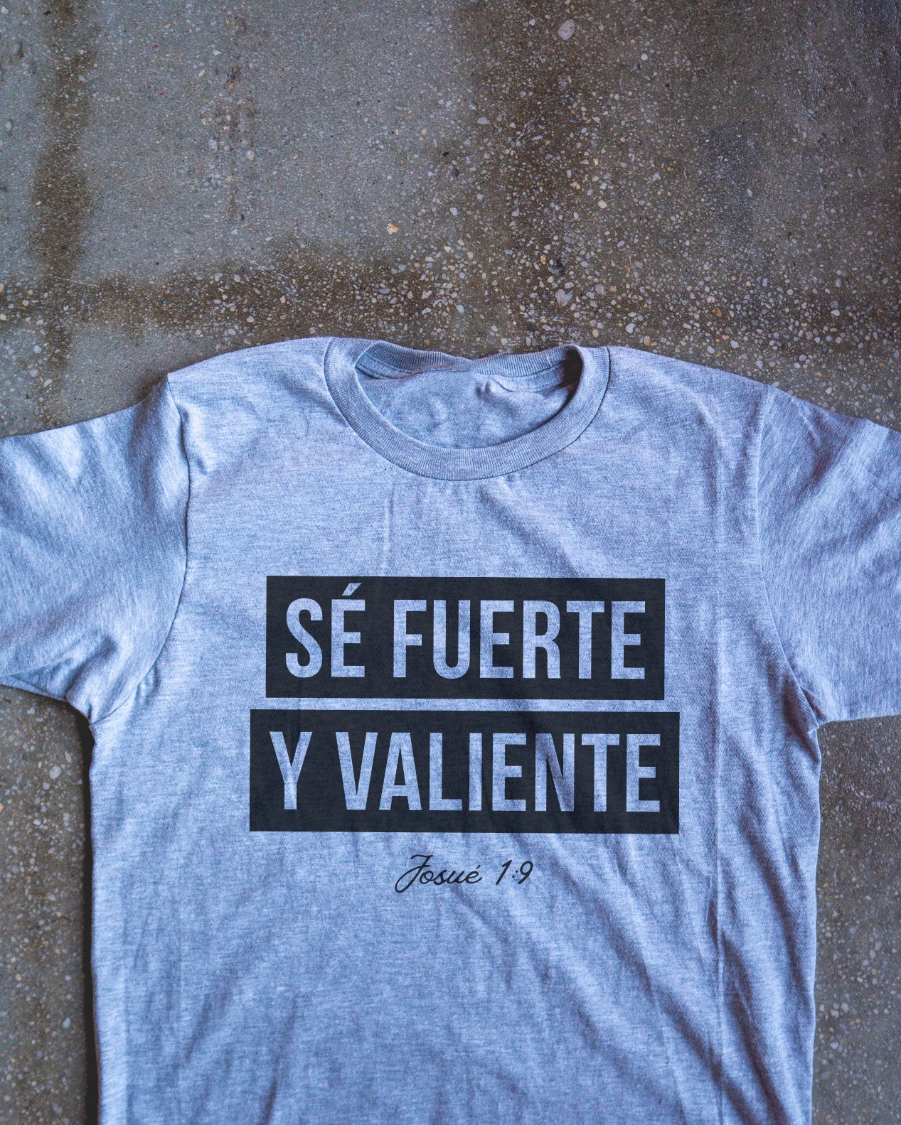 Sé Fuerte y Valiente Adult Box T-Shirt